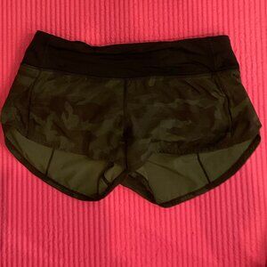 Lululemon Hotty Hot Shorts Low Rise 2.5in